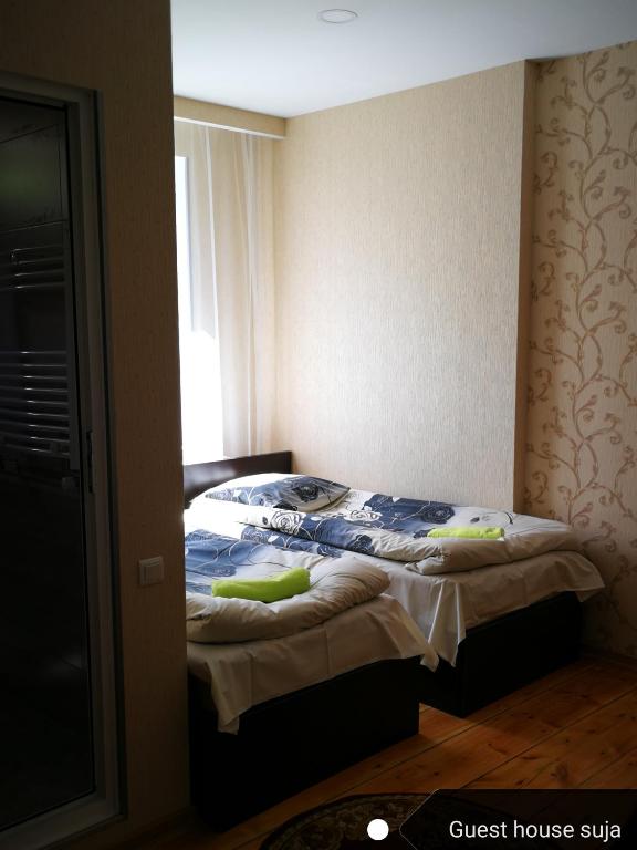 Postel nebo postele na pokoji v ubytování Guesthouse suja