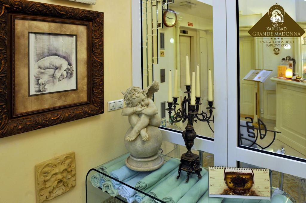 Karlsbad Grande Madonna - Resim 33
