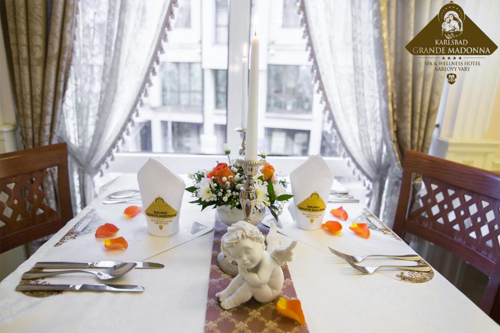 Karlsbad Grande Madonna - Resim 25