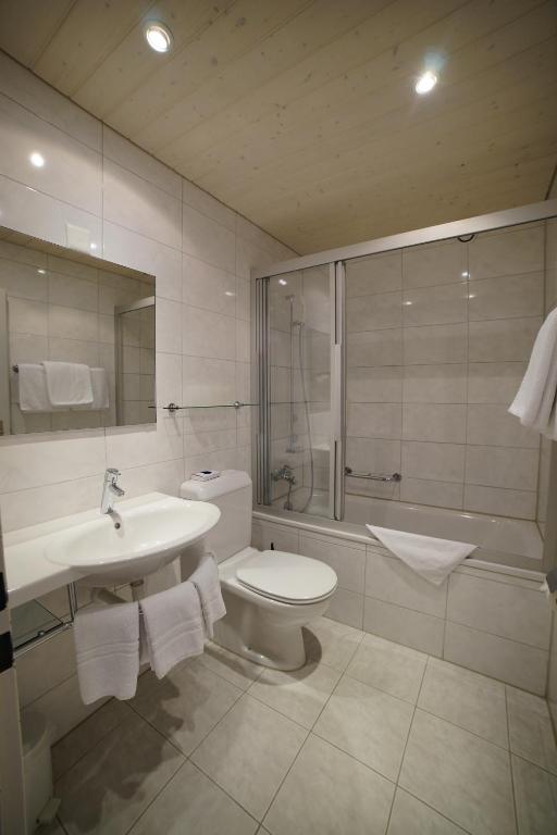 Koupelna v ubytování Hotel Crystal