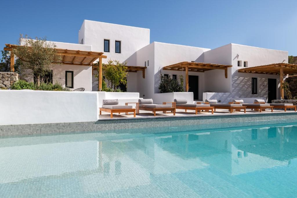 Bazén v ubytování Mykonos Drops nebo v jeho okolí