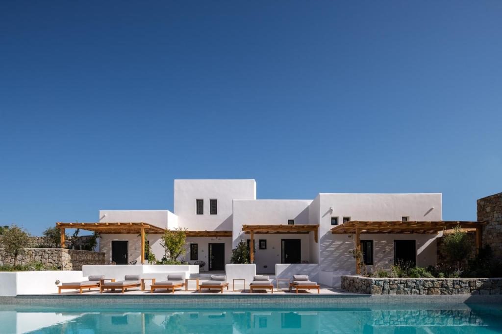 Bazén v ubytování Mykonos Drops nebo v jeho okolí