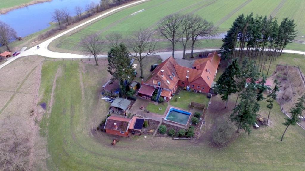 an overhead view of a large house in a field at Ferienwohnung JAGODA in der Lüneburger Heide in Frankenfeld