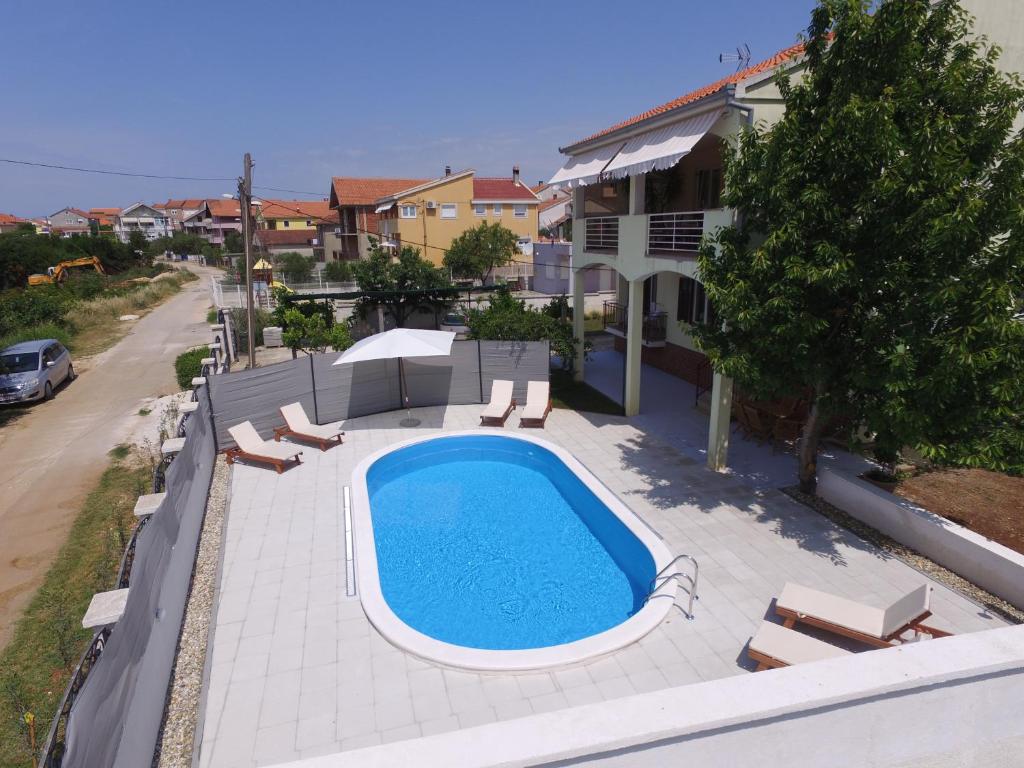 Basen w obiekcie HACIENDA MIA with pool,BBQ,free parking lub w pobliżu