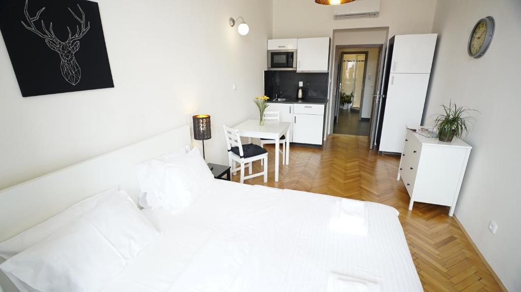 Royal Road Residence - 2