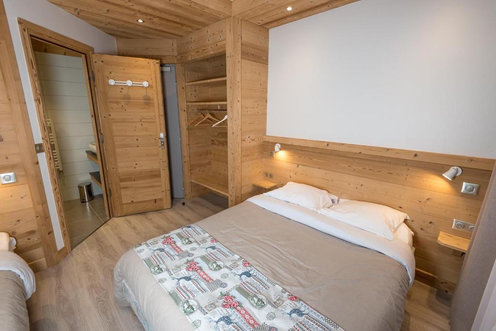 Postel nebo postele na pokoji v ubytování Hôtel Flor'Alpes