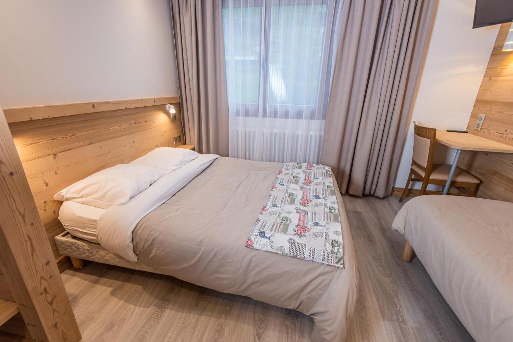 Postel nebo postele na pokoji v ubytování Hôtel Flor'Alpes