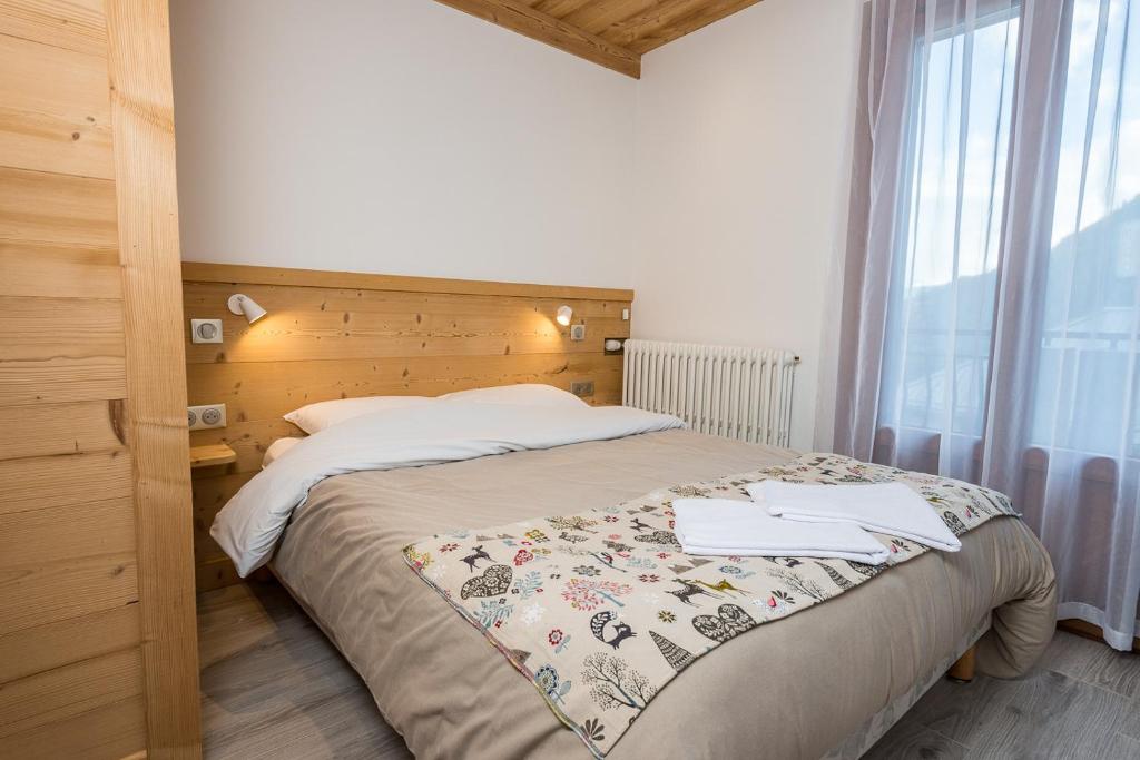 Postel nebo postele na pokoji v ubytování Hôtel Flor'Alpes