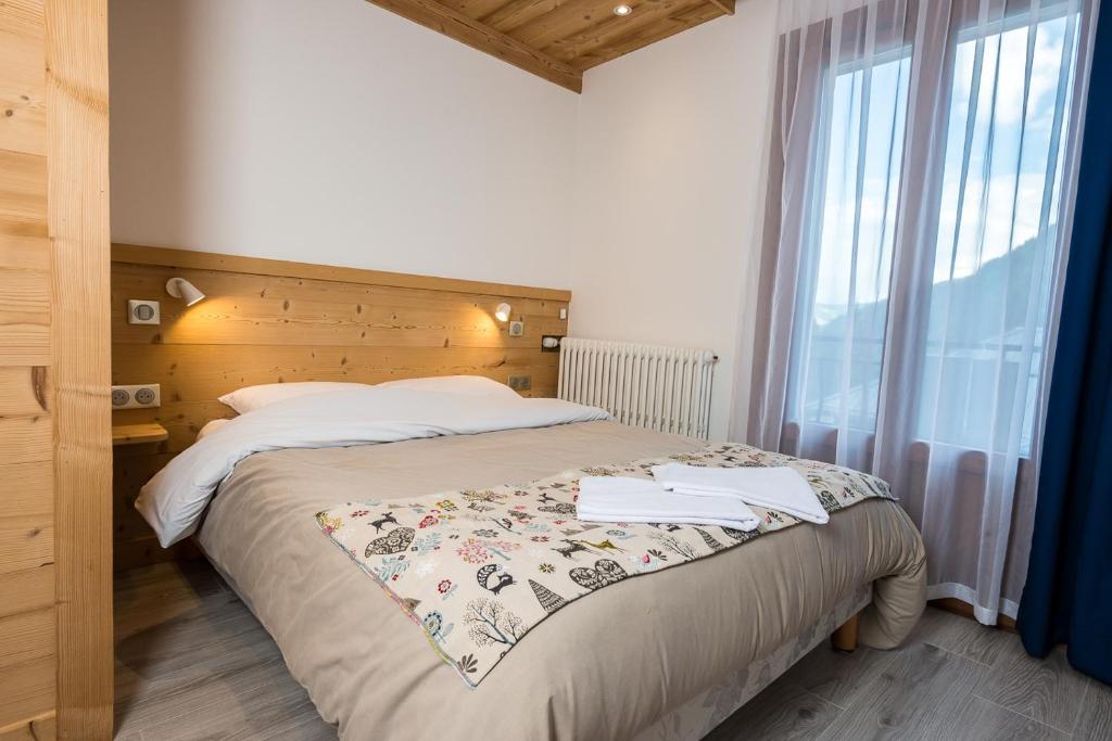 Postel nebo postele na pokoji v ubytování Hôtel Flor'Alpes