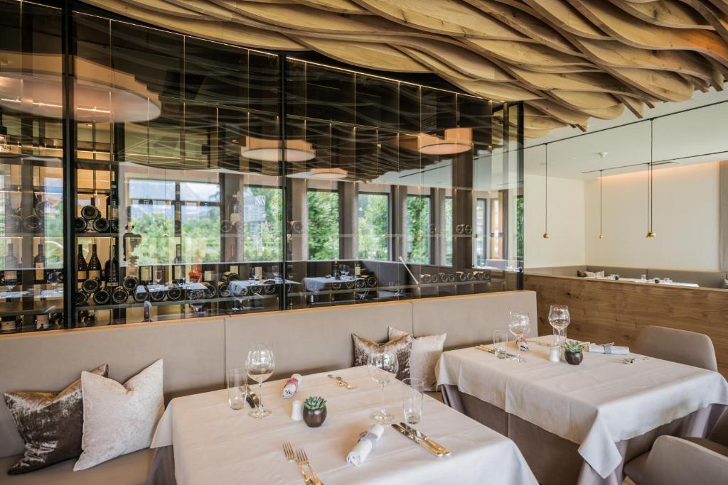 Restauracja lub miejsce do jedzenia w obiekcie Park Hotel Bellevue
