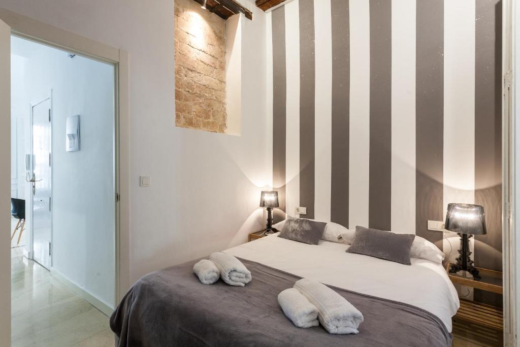 Posteľ alebo postele v izbe v ubytovaní Baron Suites Reina