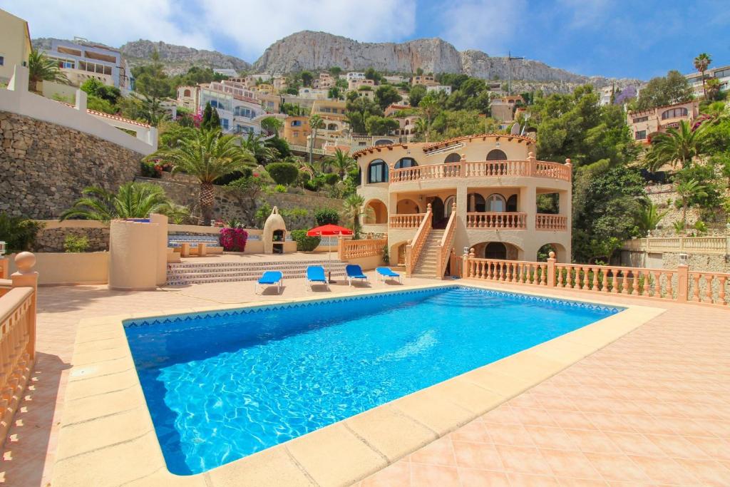 Villa con piscina y casa en Maryvilla 17A, en Calpe