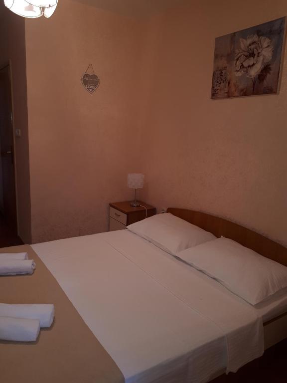 Postel nebo postele na pokoji v ubytování Apartments Tutina