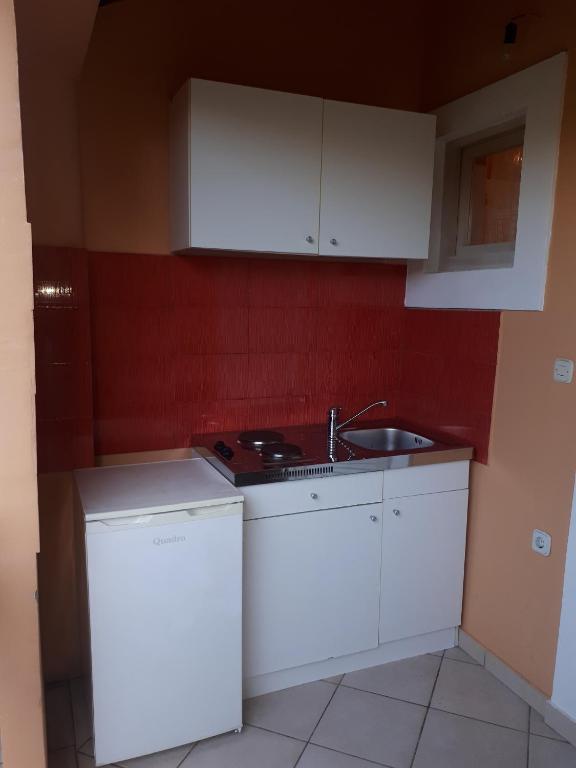 Kuchyň nebo kuchyňský kout v ubytování Apartments Tutina