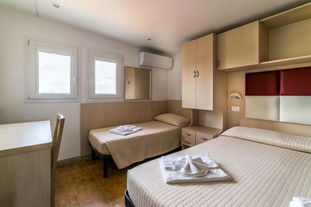 Postel nebo postele na pokoji v ubytování Hotel Stresa