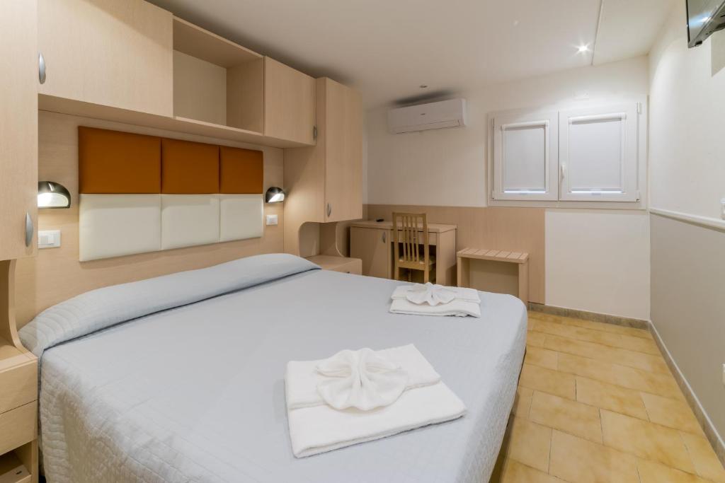 Postel nebo postele na pokoji v ubytování Hotel Stresa