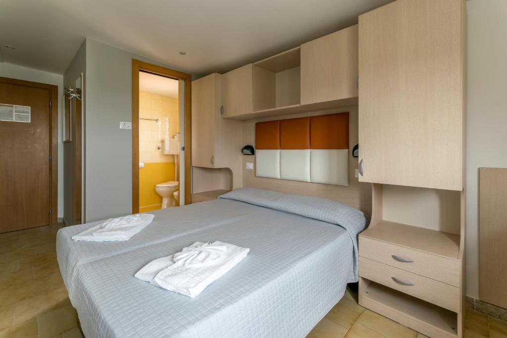 Postel nebo postele na pokoji v ubytování Hotel Stresa