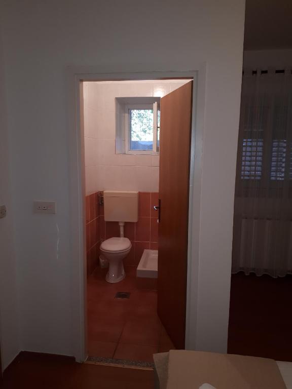 Koupelna v ubytování Apartments Tutina