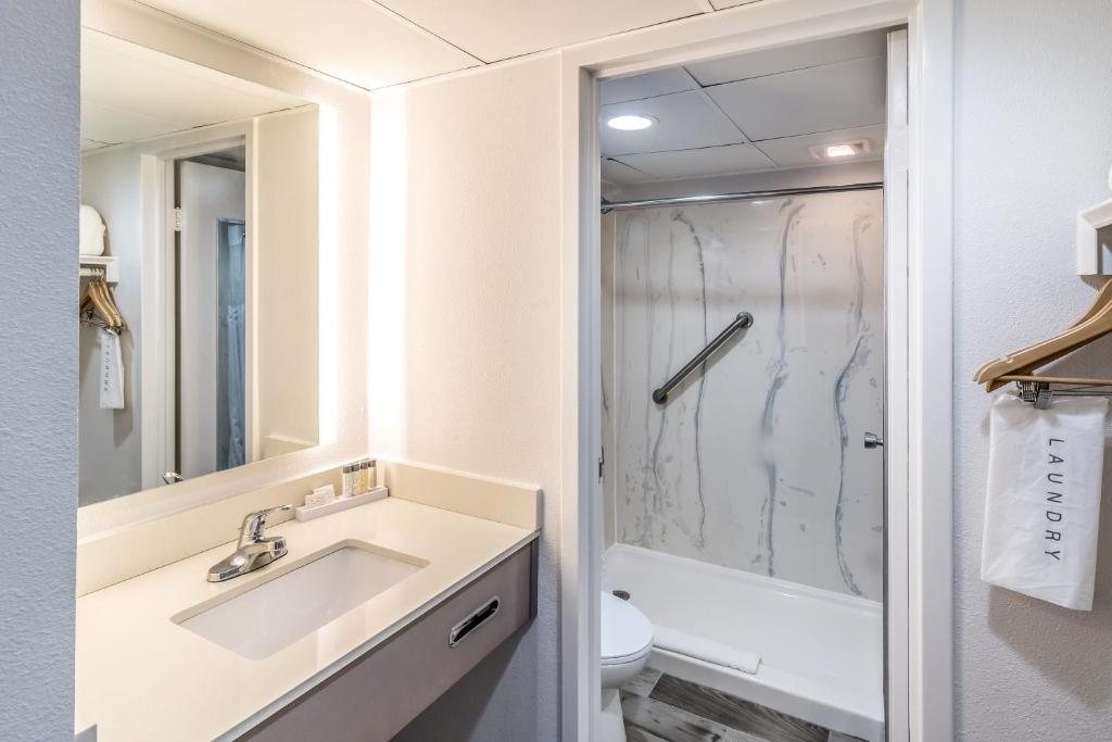 Crystal Coast Oceanfront Hotel - Deluxe Doppelzimmer