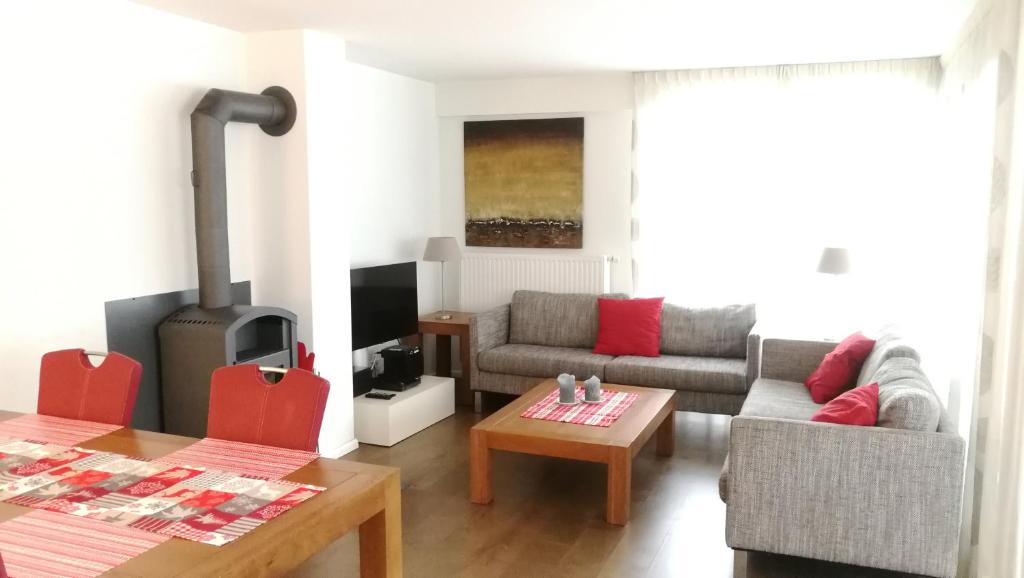 TV a/nebo společenská místnost v ubytování Holiday apartment #103 on Walensee