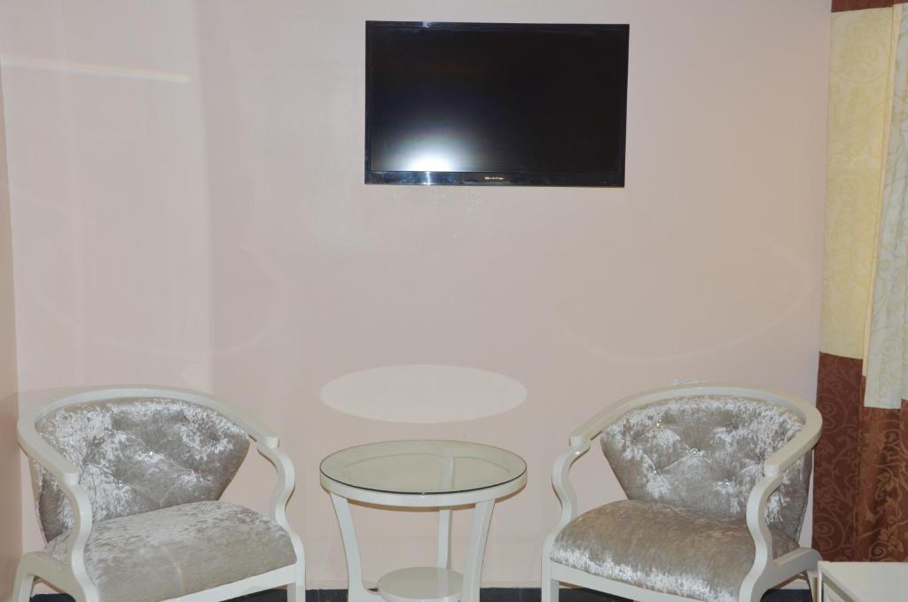 TV a/nebo společenská místnost v ubytování Dreams Hotel Zanzibar
