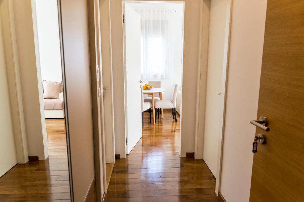 Lagoon Apartments - One-Bedroom Apartment