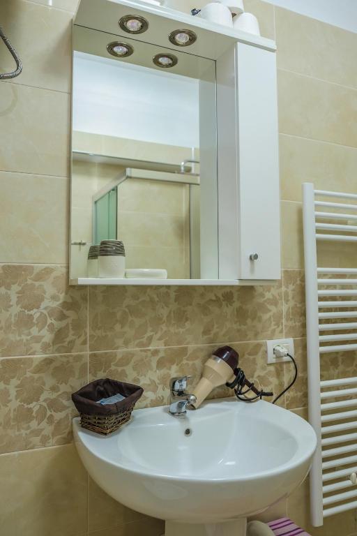 Ariadnes Apartments - Image 3