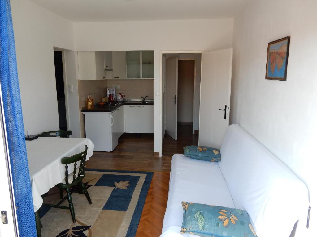 Kuchyňa alebo kuchynka v ubytovaní Apartments Indira