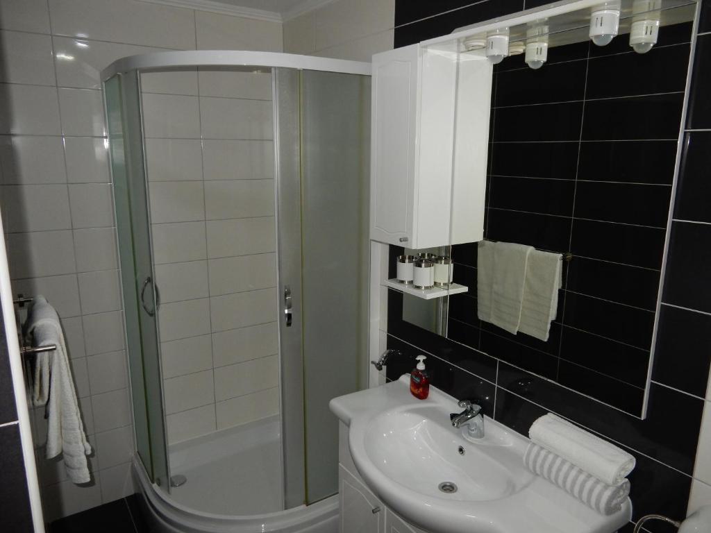 Kúpeľňa v ubytovaní Apartments Indira