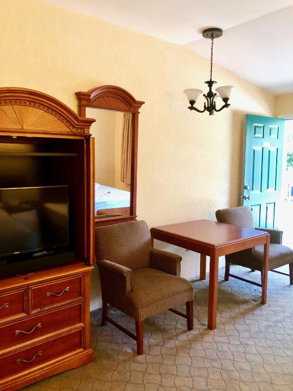 Posezení v ubytování Lyn Aire Motel - Lake George