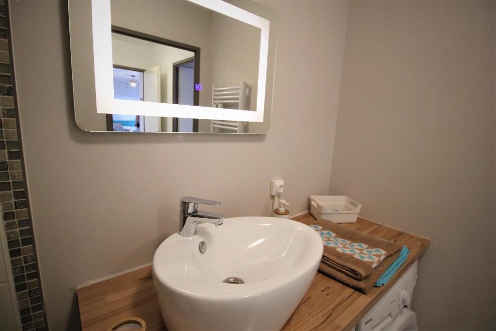 Tout confort ! Calme, Climatisation, Parking gratuit, Grande Terrasse, Ascenseur, Wifi - Appartement Avec Vue Sur La Montagne