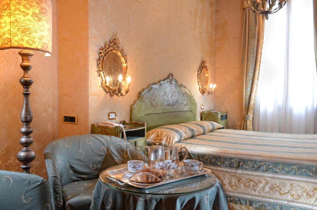 Postel nebo postele na pokoji v ubytování Hotel Concordia