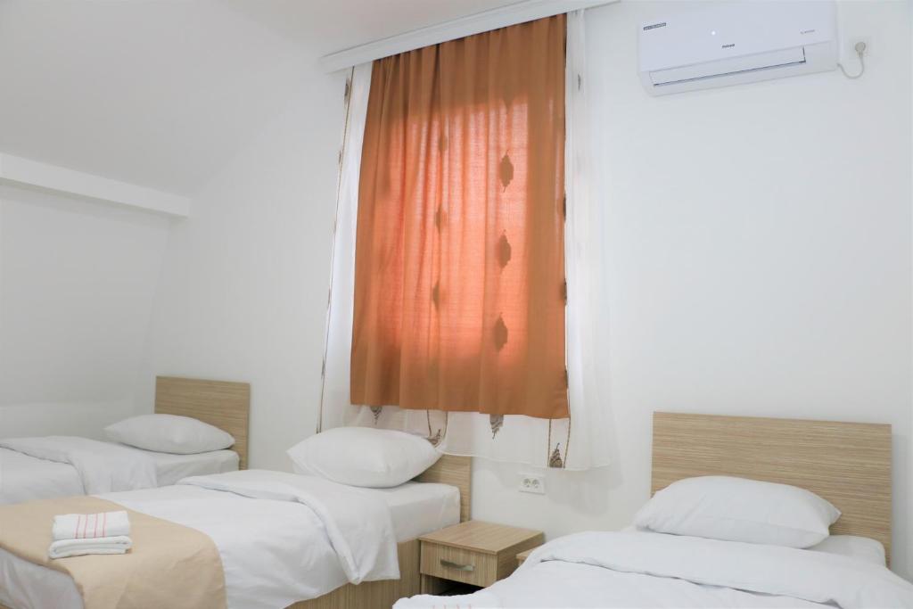 Postel nebo postele na pokoji v ubytování Hotel Old Konak