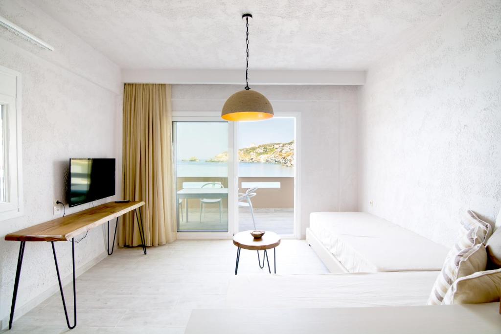 Beachfront Sunrise Apartments - Apartment