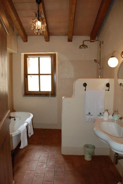 Koupelna v ubytování Hotel Podere Conti