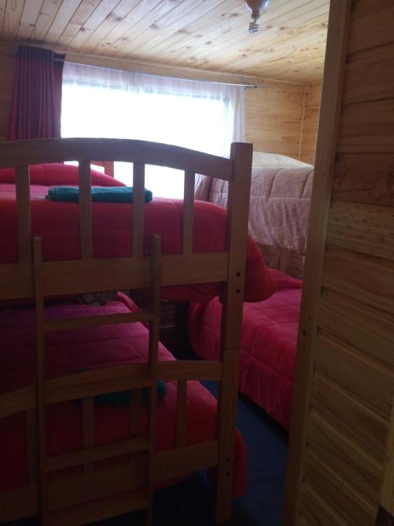 Una cama o camas en una habitación de Cabañas Los Cuatro Robles