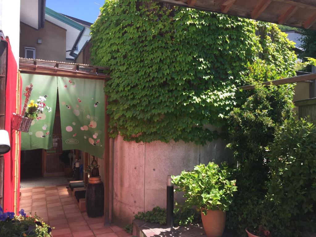 Jardín al aire libre en Daymaruya Ryokan