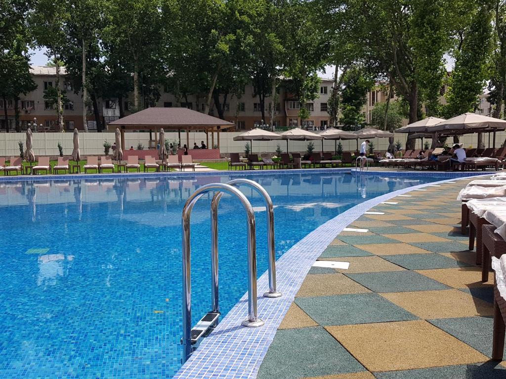 Bazén v ubytování Aidana Plaza Hotel nebo v jeho okolí