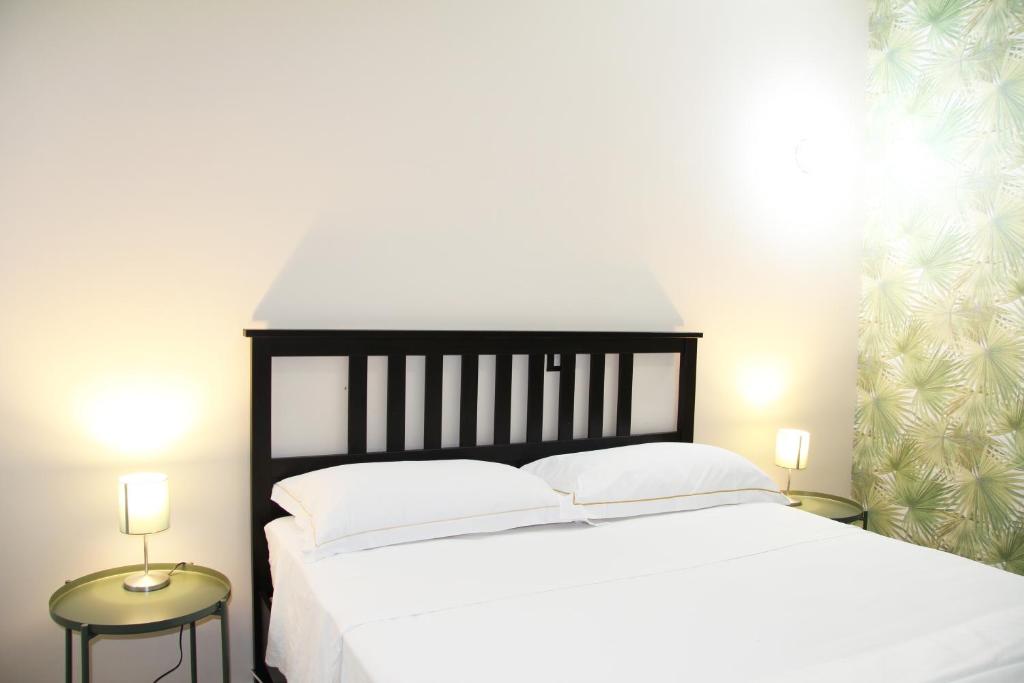 A bed or beds in a room at Urban Pop Bnb