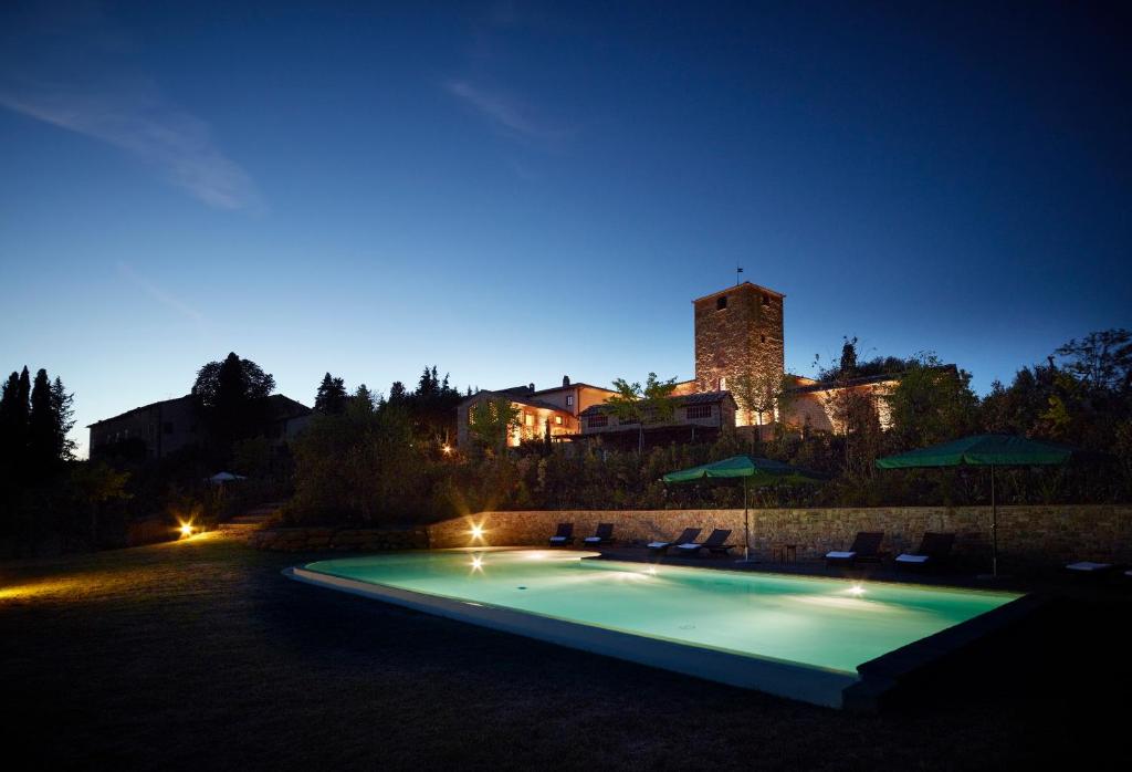 Bazén v ubytování Relais Borgo Petrognano nebo v jeho okolí