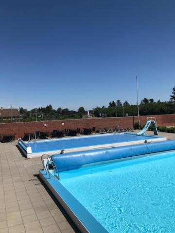Bazén v ubytování Bredebro camping nebo v jeho okolí