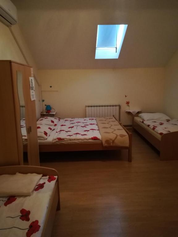 Posteľ alebo postele v izbe v ubytovaní Hostel Poslon