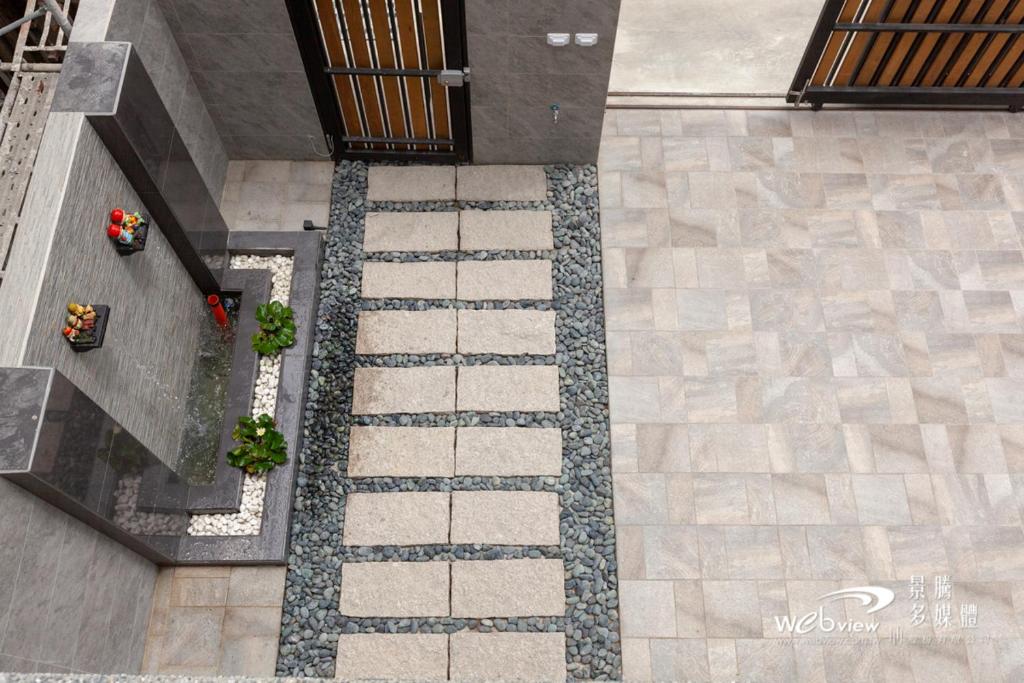 an overhead view of a walkway in a building at SunShine B&B in Taitung City