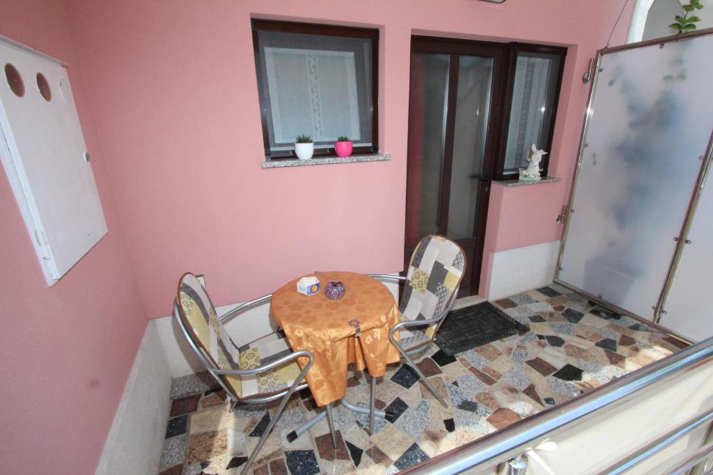 Kuchyň nebo kuchyňský kout v ubytování Room and Apartment Lea