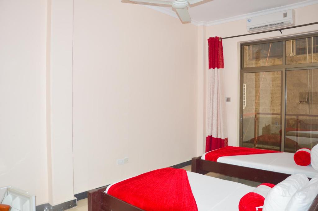 Postel nebo postele na pokoji v ubytování Dreams Hotel Zanzibar