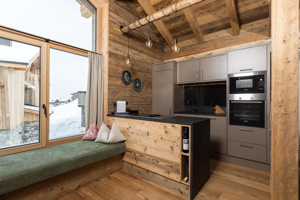 Kuchnia lub aneks kuchenny w obiekcie Stadl Lofts Plattenalm - Premiumchalets - Zillertal - Tirol - Salzburg