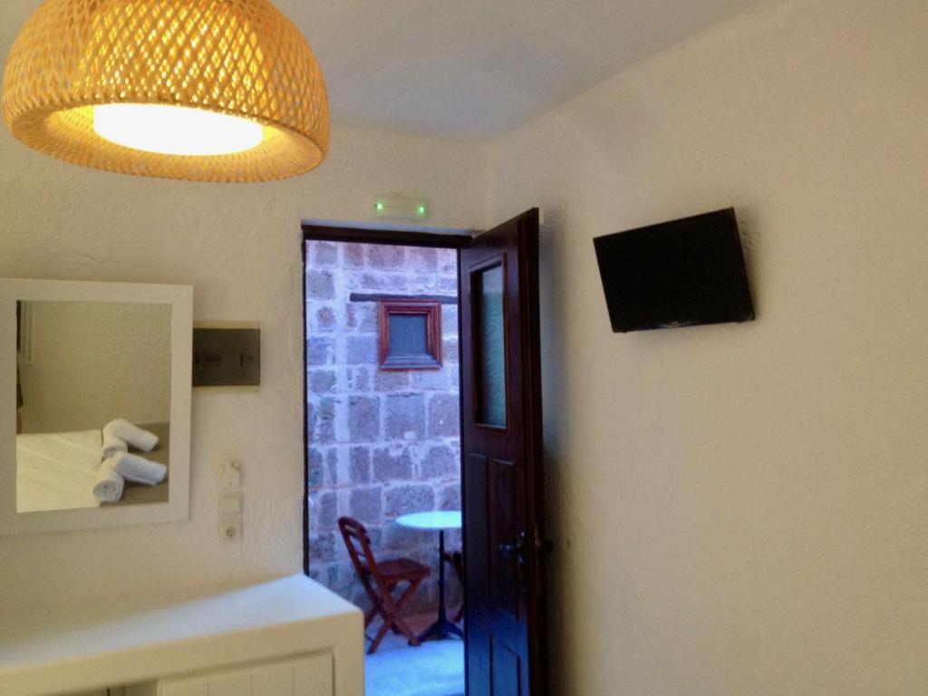 TV a/nebo společenská místnost v ubytování Auberge 32 Old Town