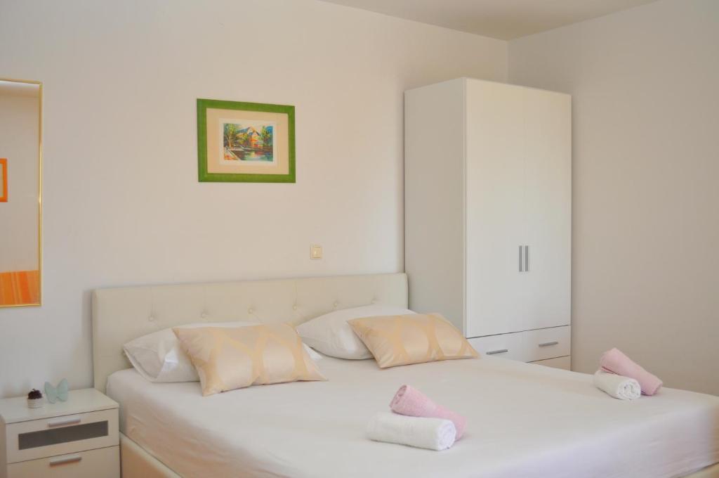 Postel nebo postele na pokoji v ubytování Apartments Ivica