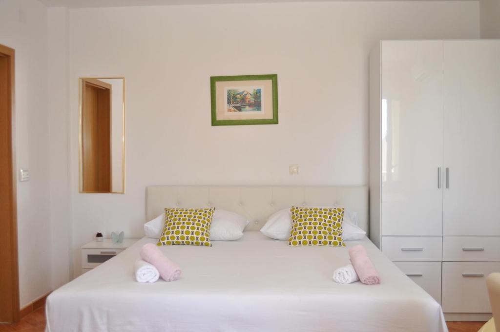 Postel nebo postele na pokoji v ubytování Apartments Ivica