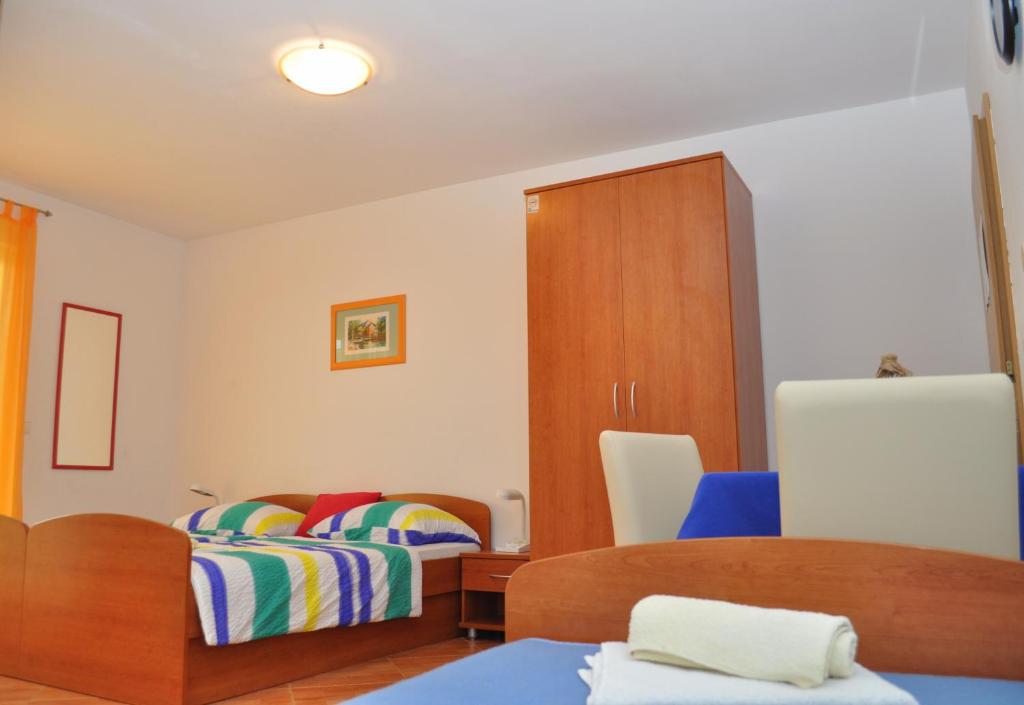 Postel nebo postele na pokoji v ubytování Apartments Ivica